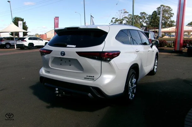 2022 Toyota Kluger Hybrid AWD GRANDE image 5