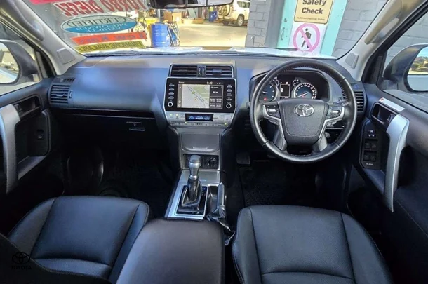 2023 Toyota Prado GXL image 2