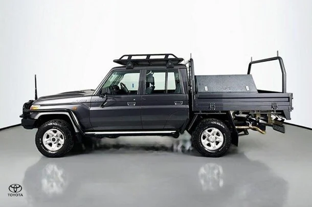 2020 Toyota LANDCRUISER MILITARY GXL image 5
