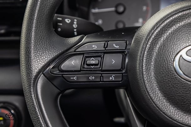 2024 Toyota Yaris Ascent Sport image 15