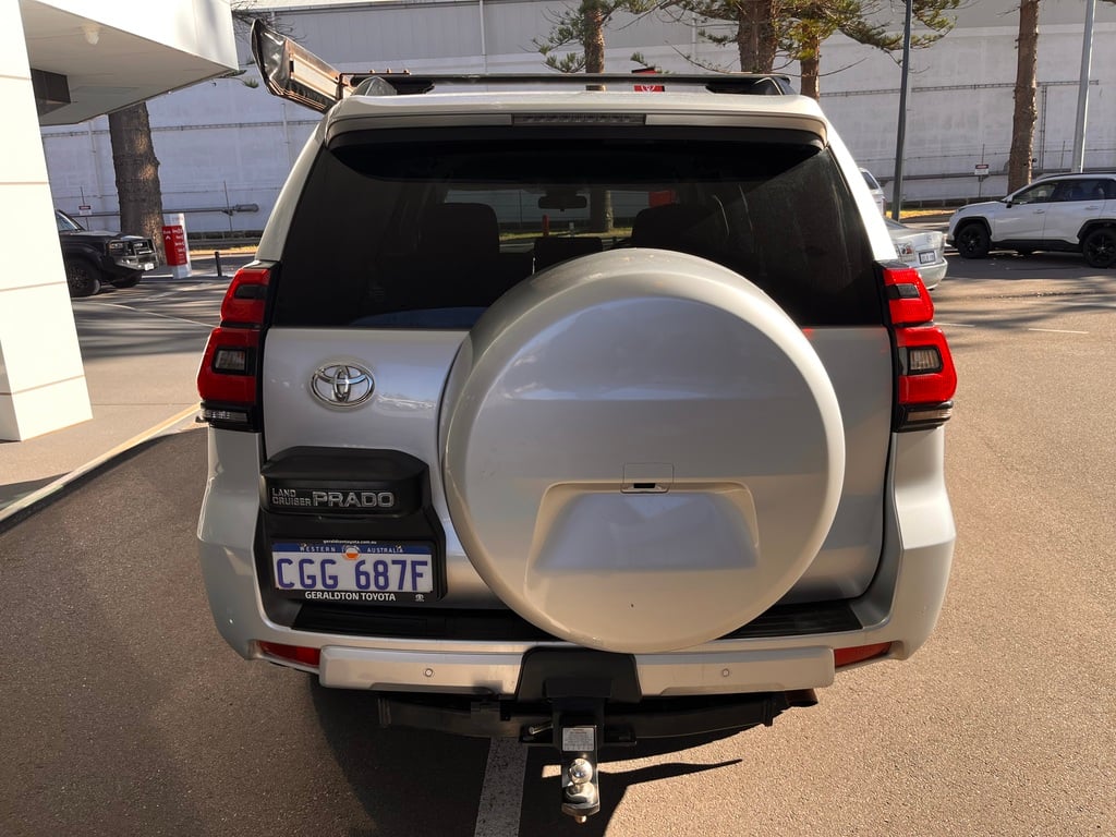 2019 Toyota Prado GXL image 2