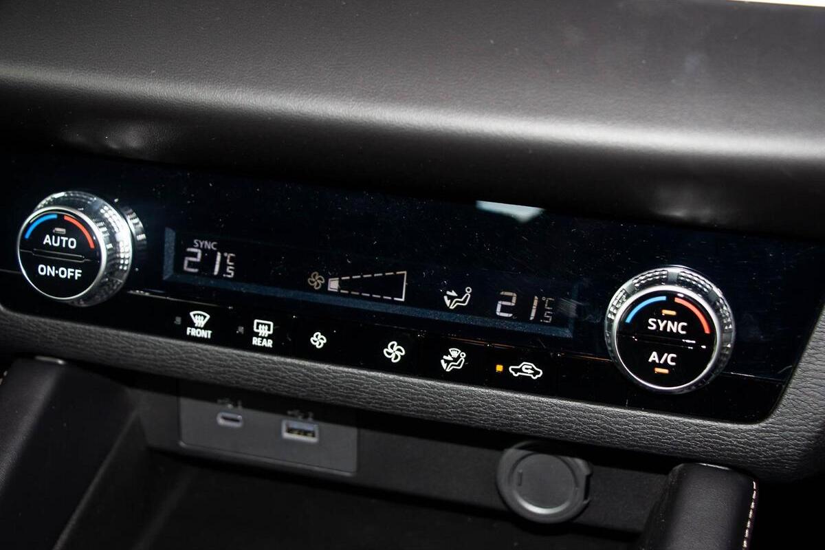 2024 Mitsubishi Outlander ES ZM Auto AWD MY24 image 12