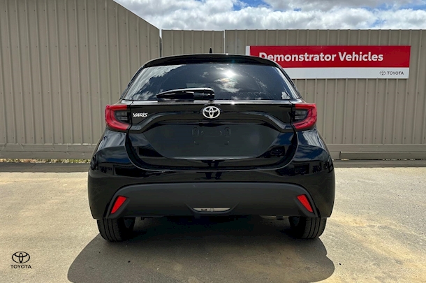 2023 Toyota Yaris SX image 7