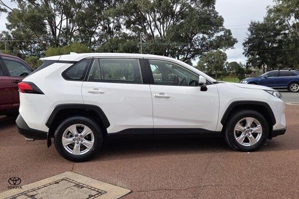 2020 Toyota RAV4 GX image 4