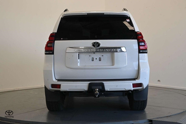 2019 Toyota Prado VX image 6