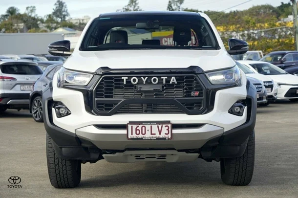 2024 Toyota Hilux 4x4 GR-S image 4