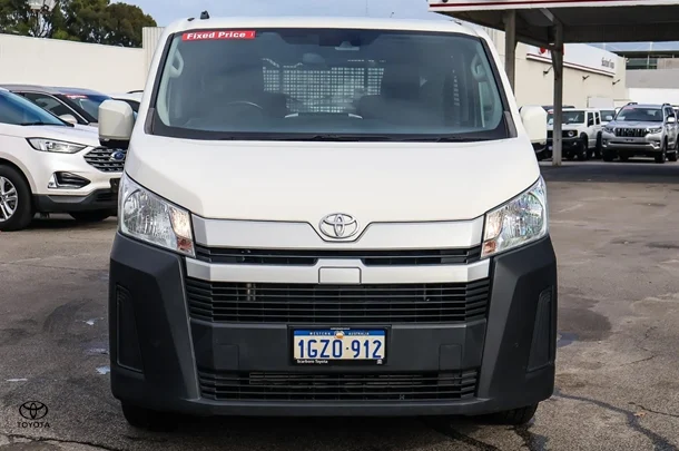 2020 Toyota Hiace LWB image 4