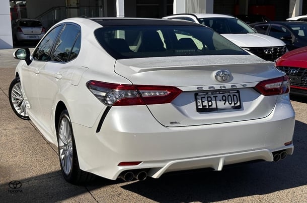 2019 Toyota Camry SL image 2