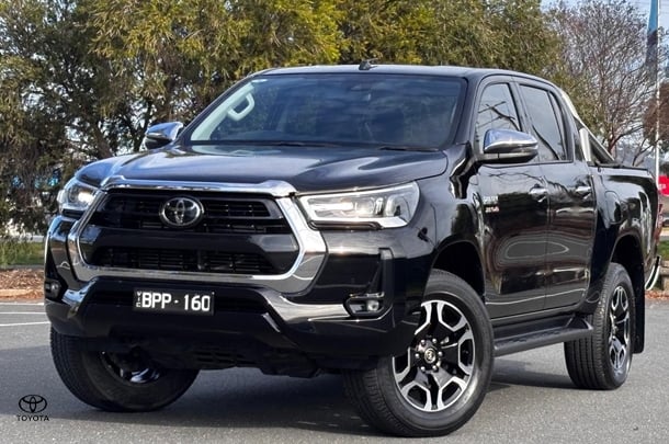 2021 Toyota HILUX SR5 image 3