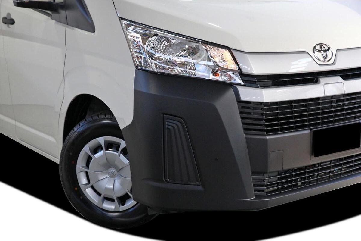 2025 Toyota Hiace LWB Auto image 9