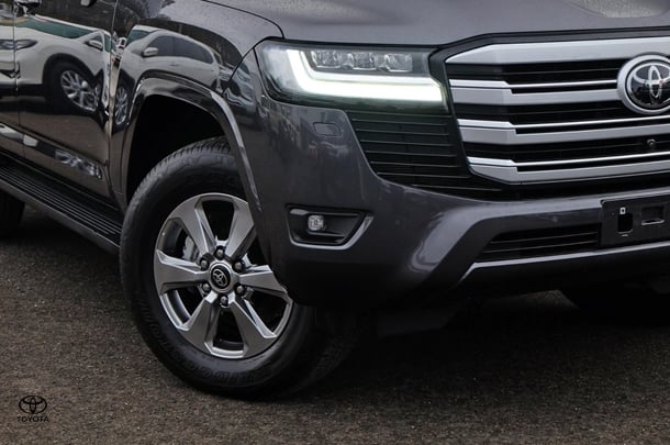 2023 Toyota LANDCRUISER VX image 6