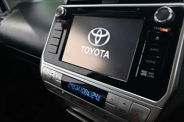 2020 Toyota Prado GXL image 11
