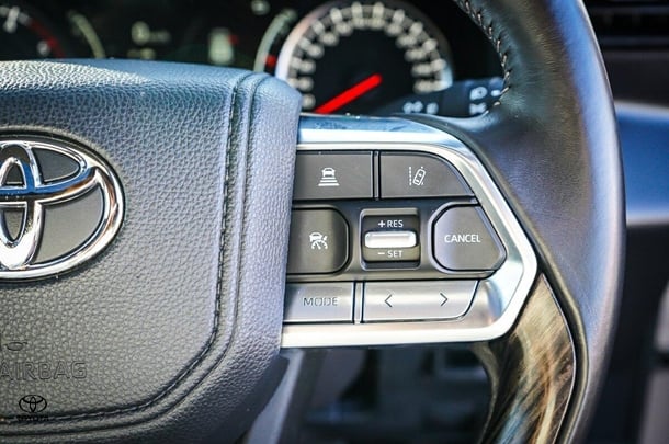 2024 Toyota Landcruiser VX image 17