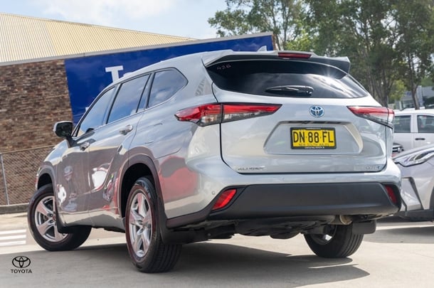 2021 Toyota KLUGER HYBRID GX AWD image 2