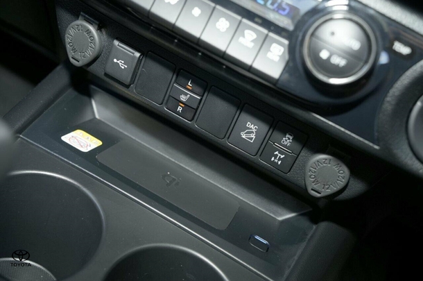2024 Toyota Hilux 4x4 GR-S image 18
