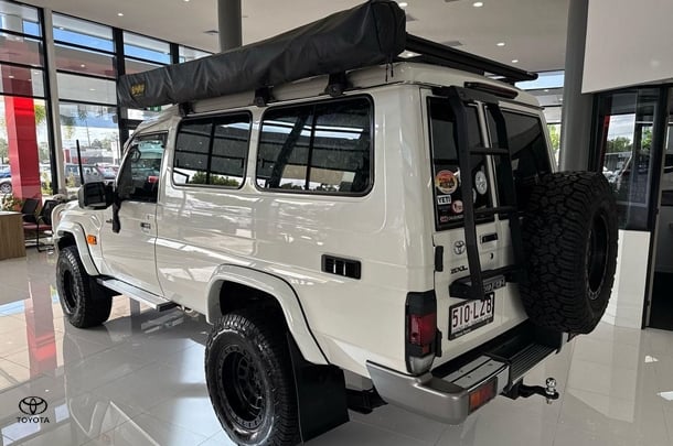 2023 Toyota LC Military GXL image 13