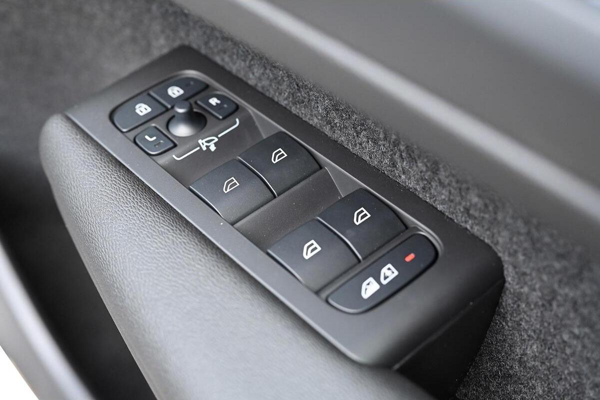 2024 Volvo XC40 Black Edition Auto AWD MY25 image 15