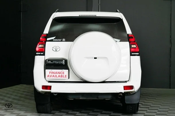2023 Toyota Prado GXL image 5