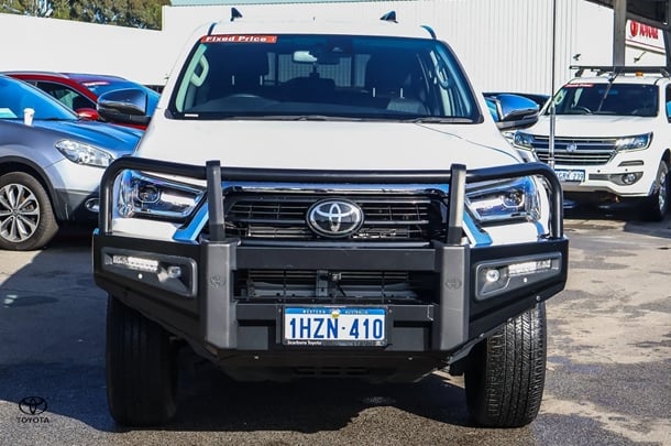2023 Toyota HILUX SR5 image 4
