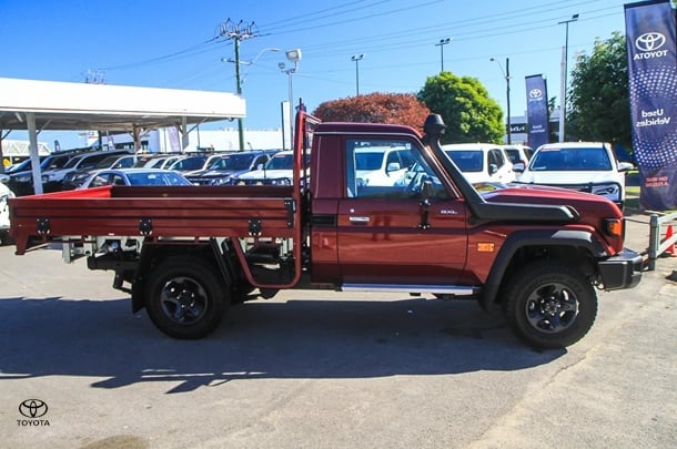 2024 Toyota LC Military GXL image 4