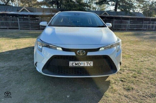 2021 Toyota Corolla Sedan Hybrid Ascent Sport image 2