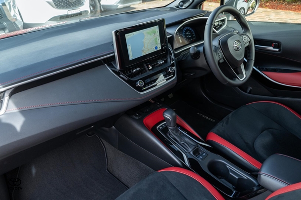 2024 TOYOTA Corolla Hatch Hybrid ZR image 8
