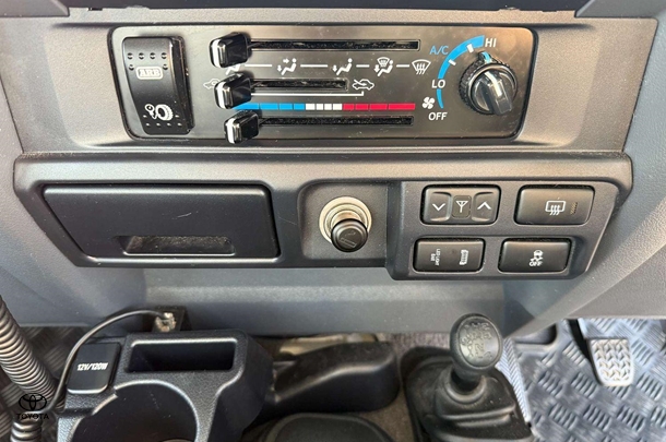 2017 Toyota LC Military GXL image 22