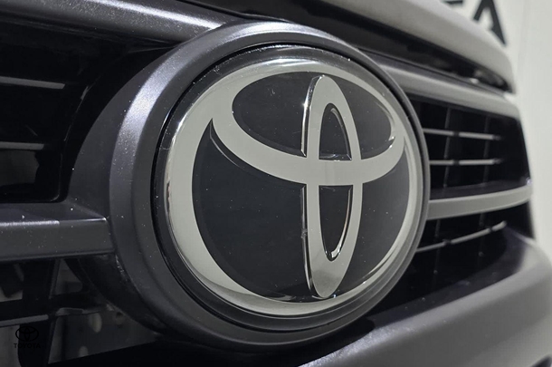 2021 Toyota Hilux SR image 8