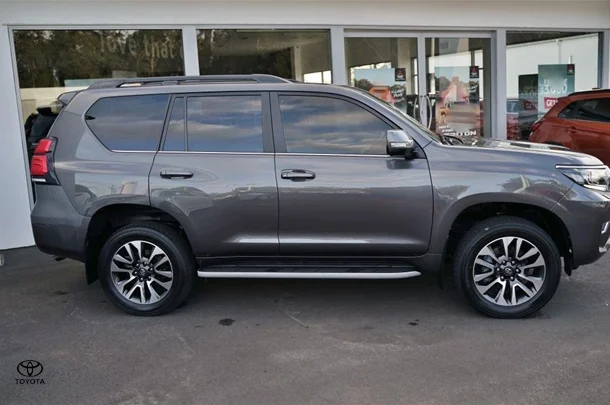 2021 Toyota Prado VX image 2