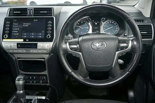 2021 Toyota Prado VX image 7