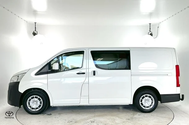 2021 Toyota Hiace LWB image 8