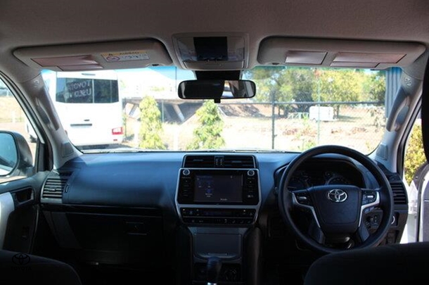 2018 Toyota Prado GX image 13