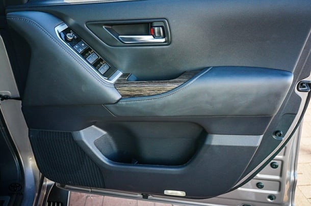 2024 Toyota Landcruiser VX image 13