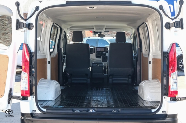 2022 Toyota HIACE LWB image 18