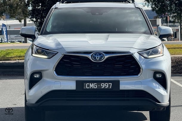 2023 Toyota KLUGER HYBRID AWD GRANDE image 2