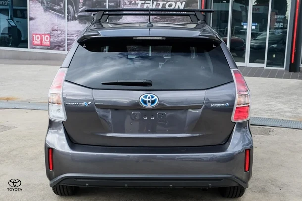 2020 Toyota Prius v L1 image 5