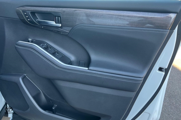 2024 Toyota Kluger Grande image 13