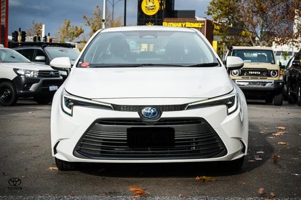 2024 Toyota Corolla Sedan Hybrid Ascent Sport image 3