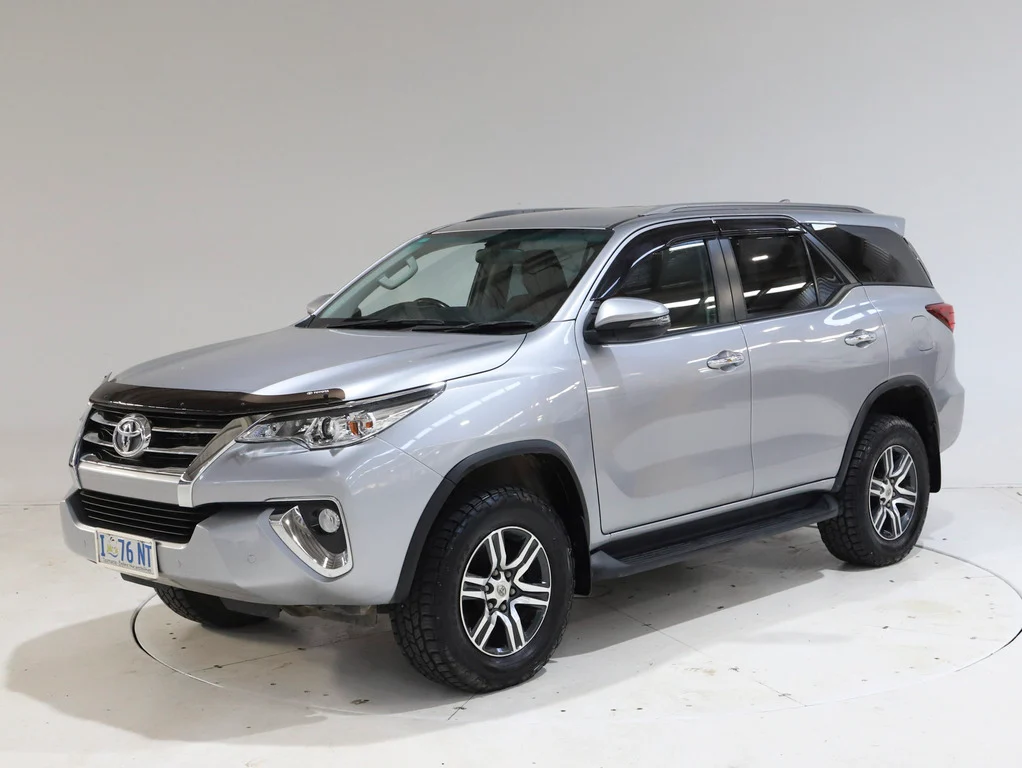 2019 Toyota Fortuner GXL image 3