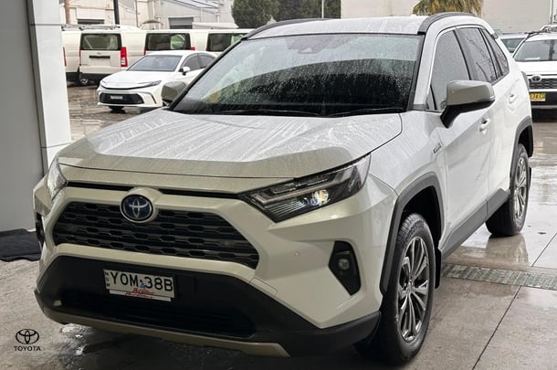 2024 Toyota RAV4 Hybrid GXL AWD image 7
