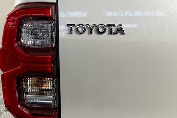 2022 Toyota Hilux Rogue image 8