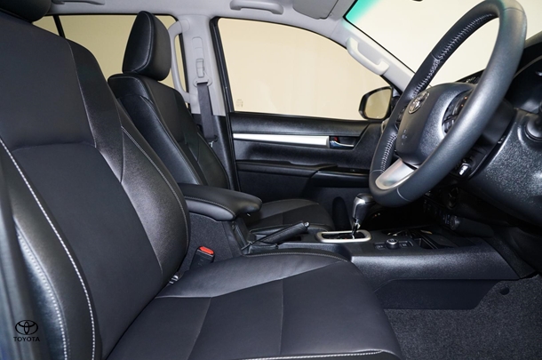 2024 Toyota Hilux 4x4 SR5 image 20