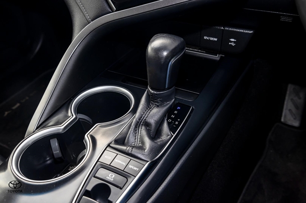2018 Toyota CAMRY SX image 18