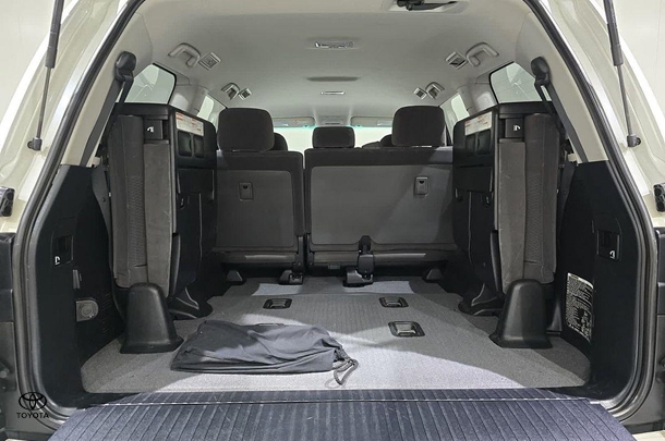 2020 Toyota Landcruiser GXL image 33
