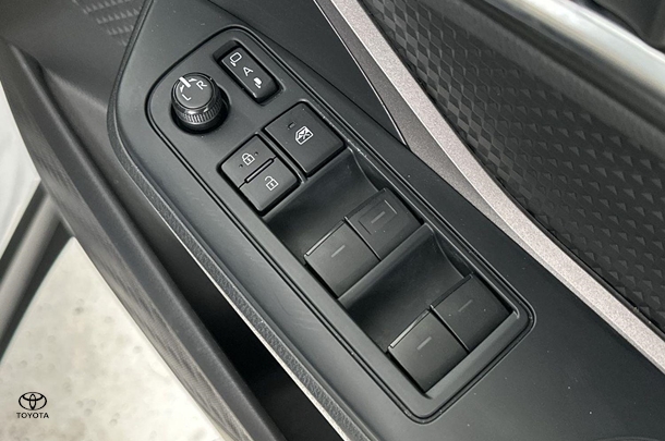 2023 Toyota CH-R GXL-2WD image 12