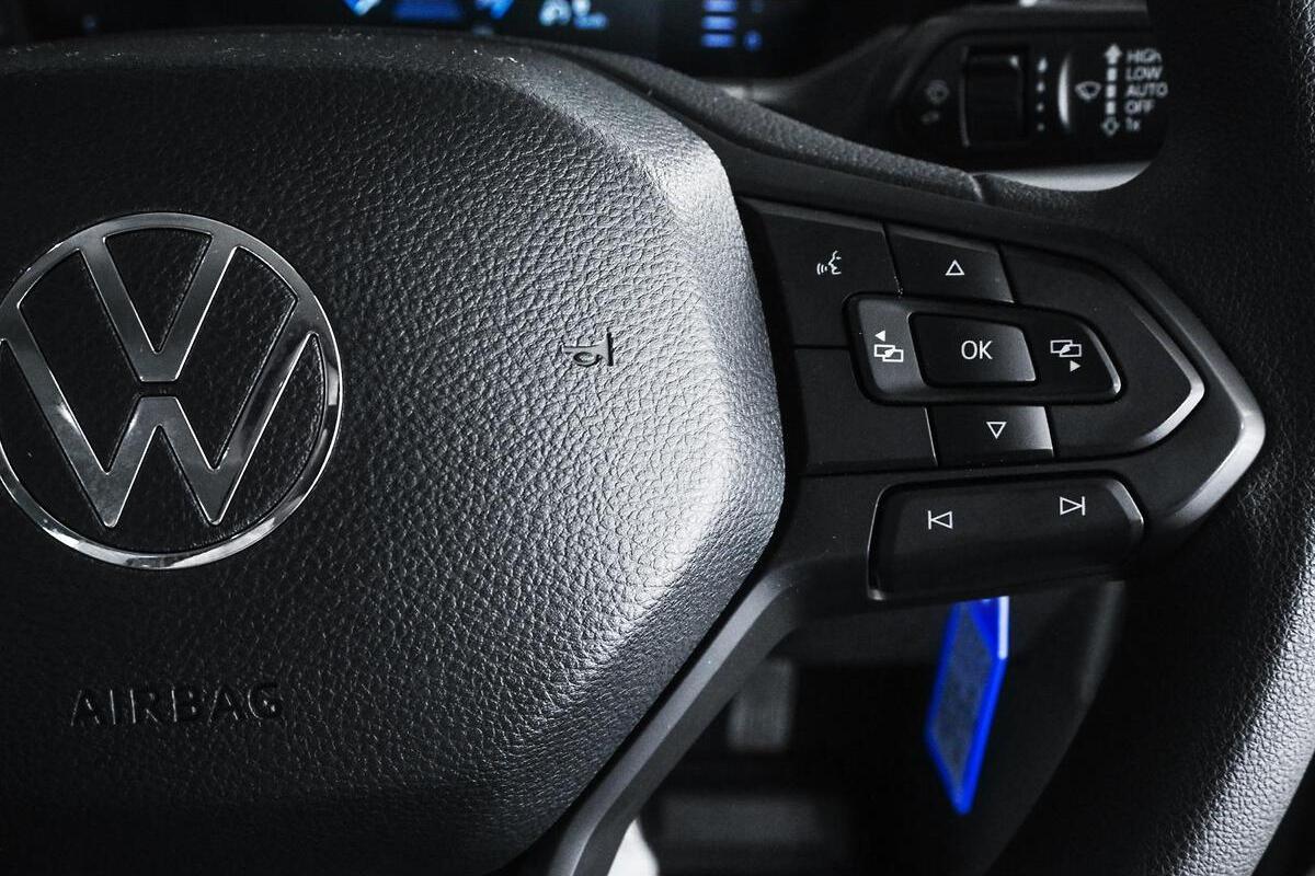 2024 Volkswagen Amarok TDI405 Core NF Auto 4MOT MY23 Dual Cab image 11