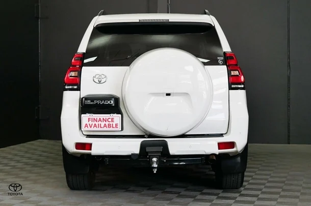 2023 Toyota Prado GXL image 5