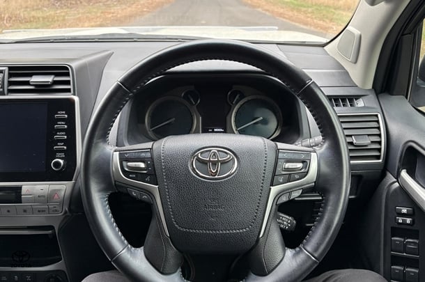 2021 Toyota Prado VX image 19