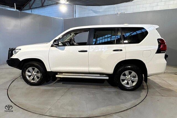 2021 Toyota Prado GX image 7