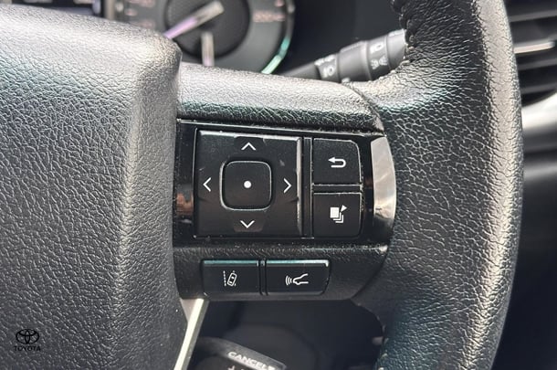 2020 Toyota HiLux 4x4 SR5 image 16